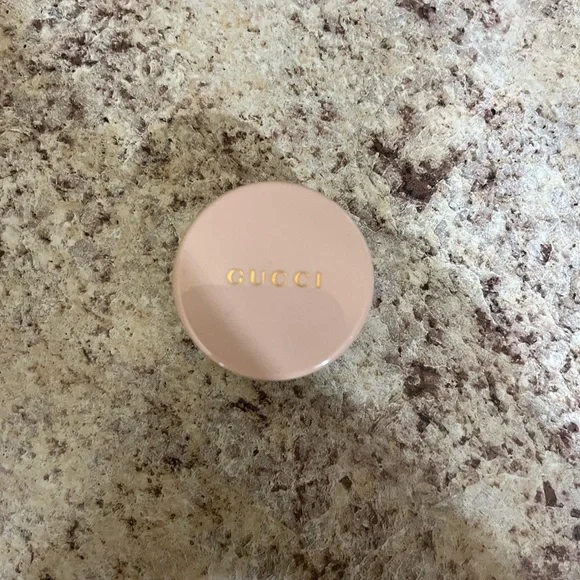 *SOLD* new without Box Gucci Face Gloss - Picture 1 of 3